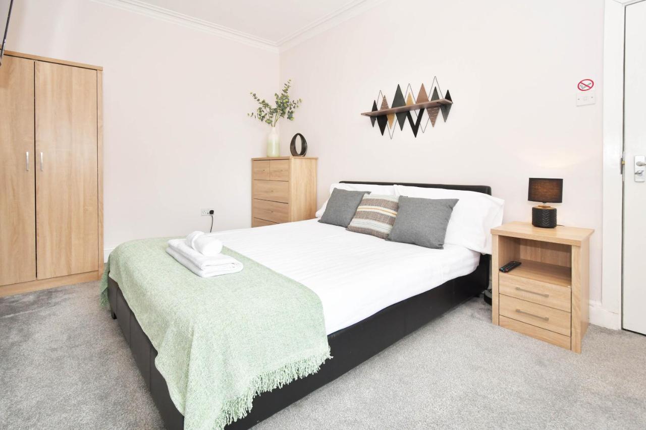 Wistaston House By Yourstays 5 Double Bedrooms And 2 Bathrooms, Great For Groups! Book Now! Crewe Exterior photo