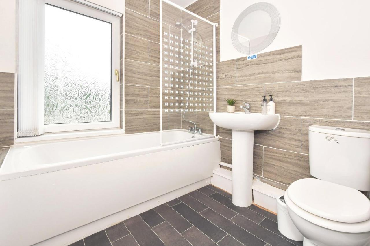 Wistaston House By Yourstays 5 Double Bedrooms And 2 Bathrooms, Great For Groups! Book Now! Crewe Exterior photo