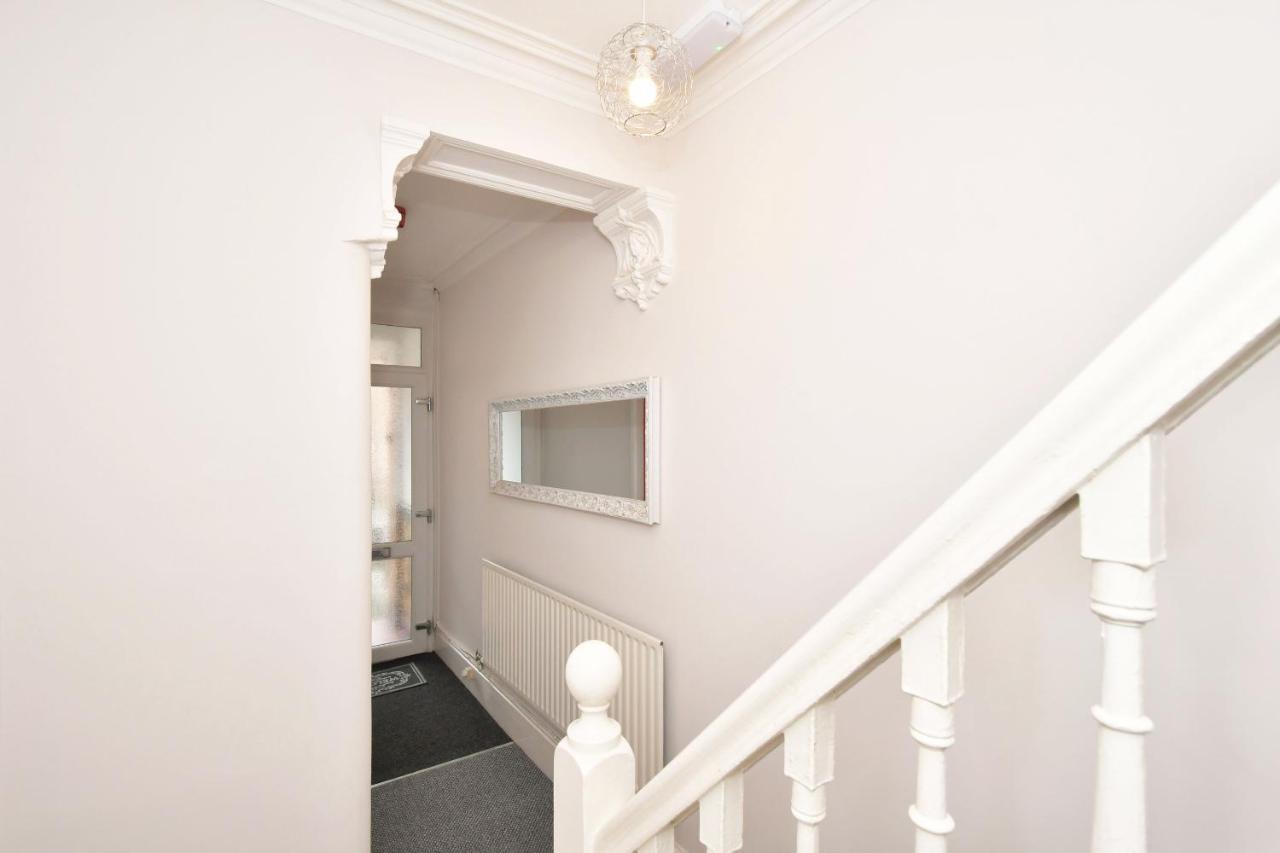 Wistaston House By Yourstays 5 Double Bedrooms And 2 Bathrooms, Great For Groups! Book Now! Crewe Exterior photo